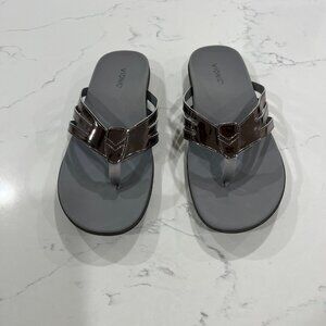 Vionic Mirage Alta Toe Post Sandal Pewter Metallic Size 12